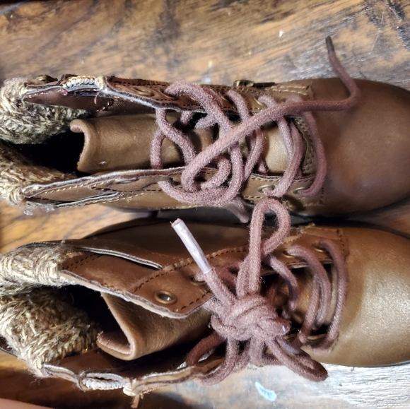 Girls winter boots - Picture 1 of 3